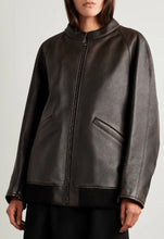Load image into Gallery viewer, Women's Black Distressed Vintage Leather Jacket